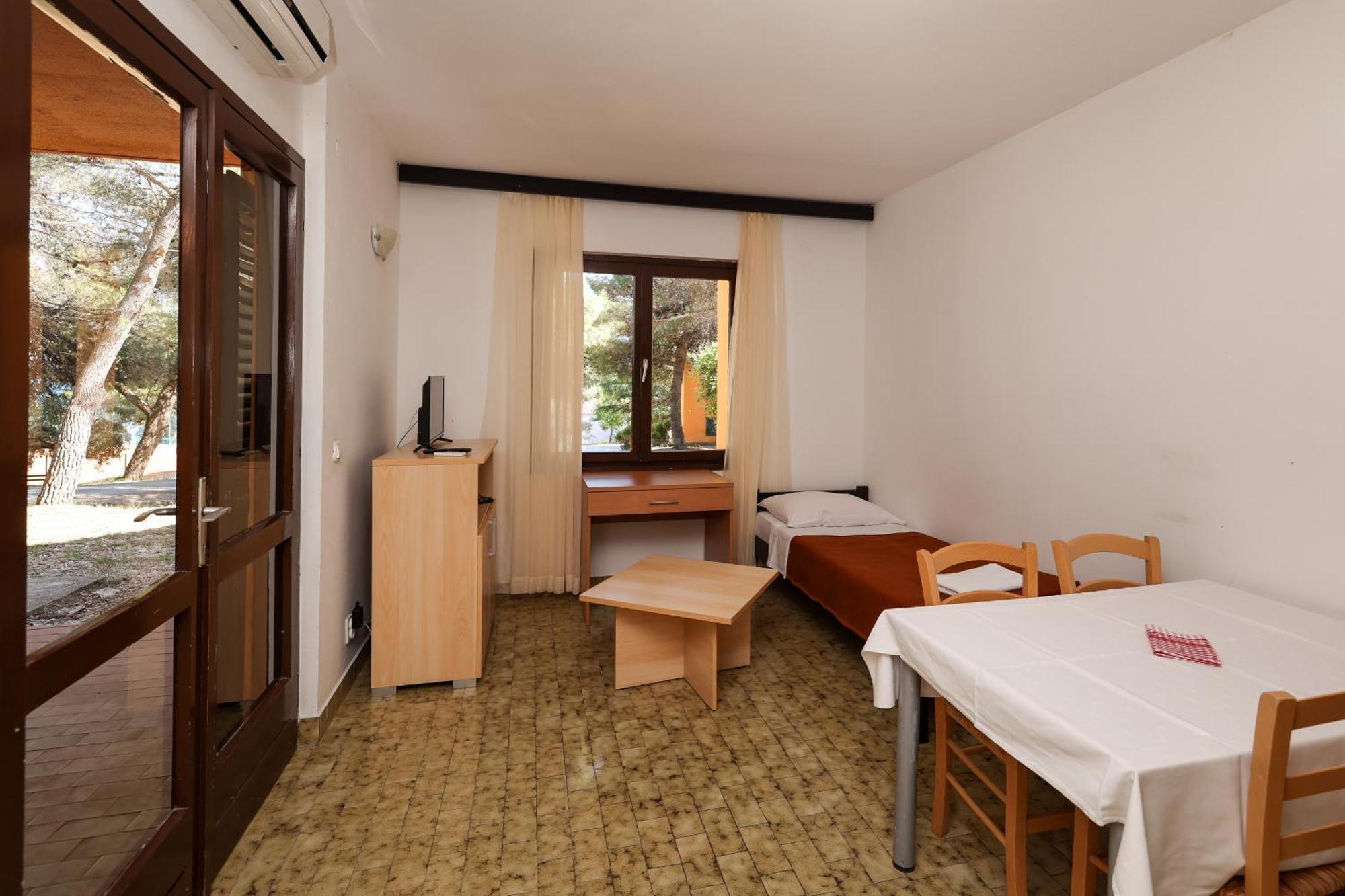 Apartments Medena Budget Trogir Eksteriør bilde