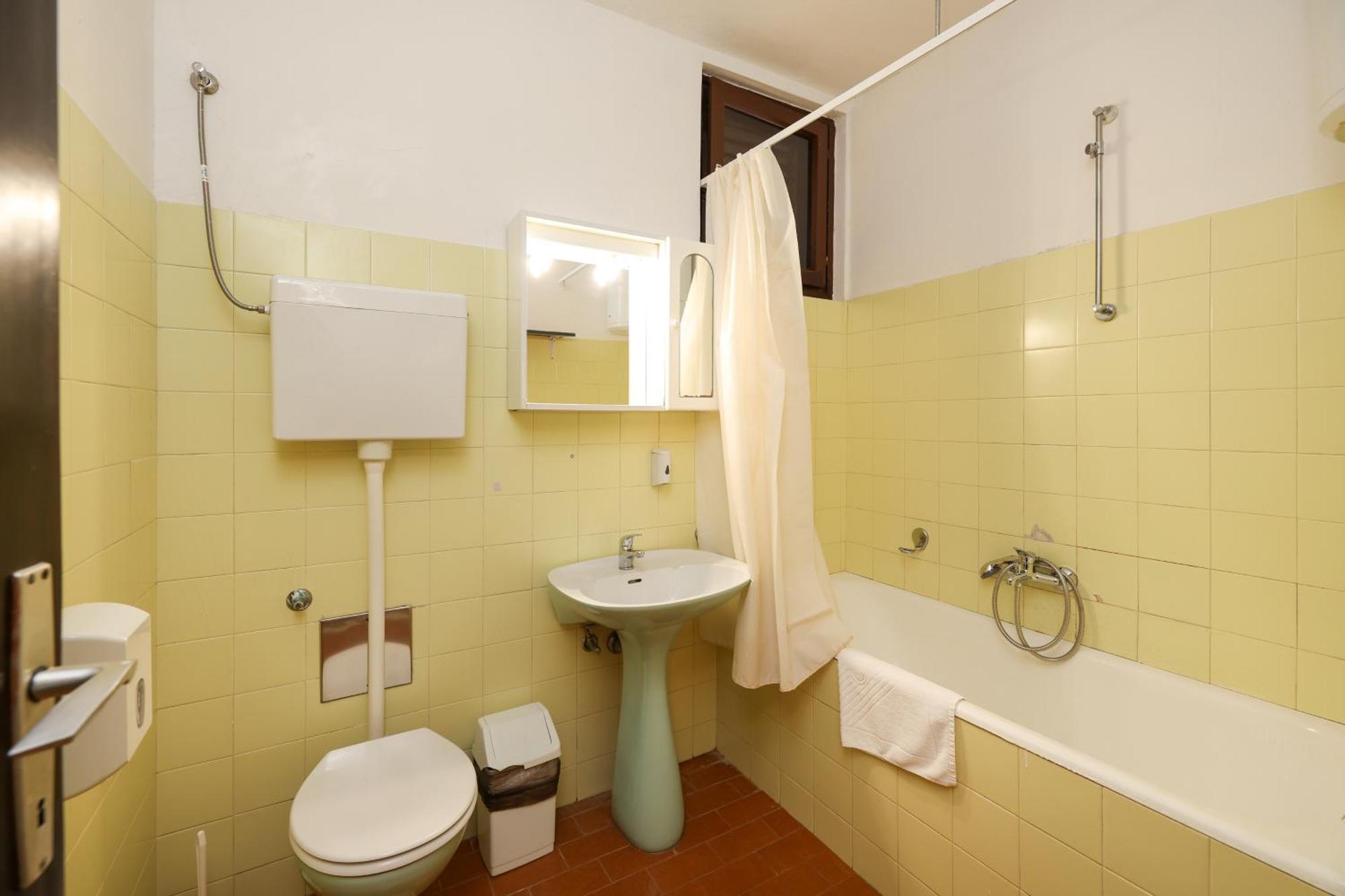 Apartments Medena Budget Trogir Eksteriør bilde