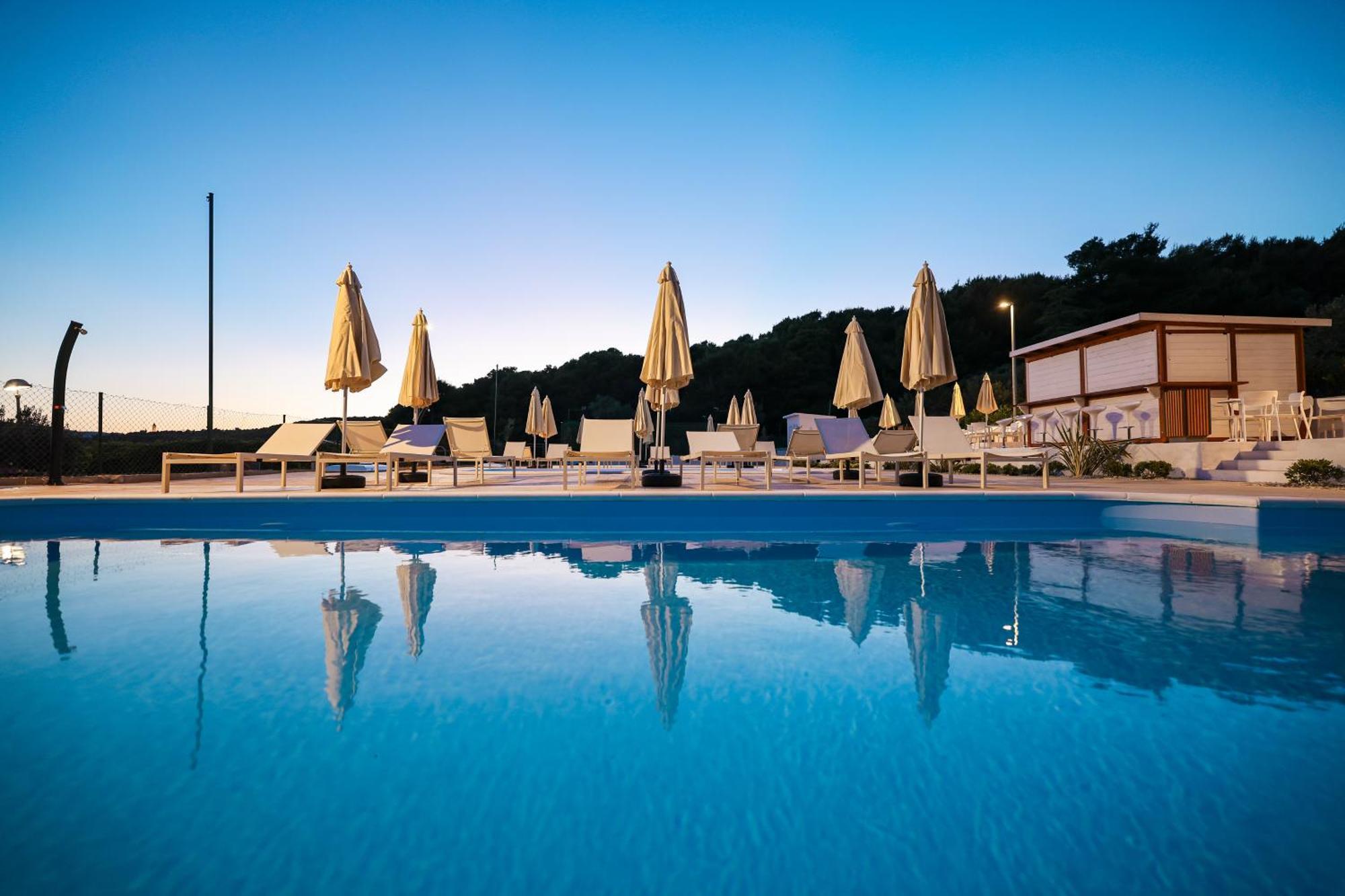Apartments Medena Budget Trogir Eksteriør bilde