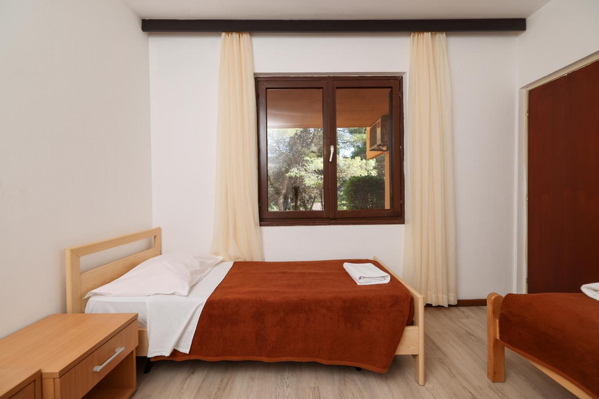 Apartments Medena Budget Trogir Eksteriør bilde