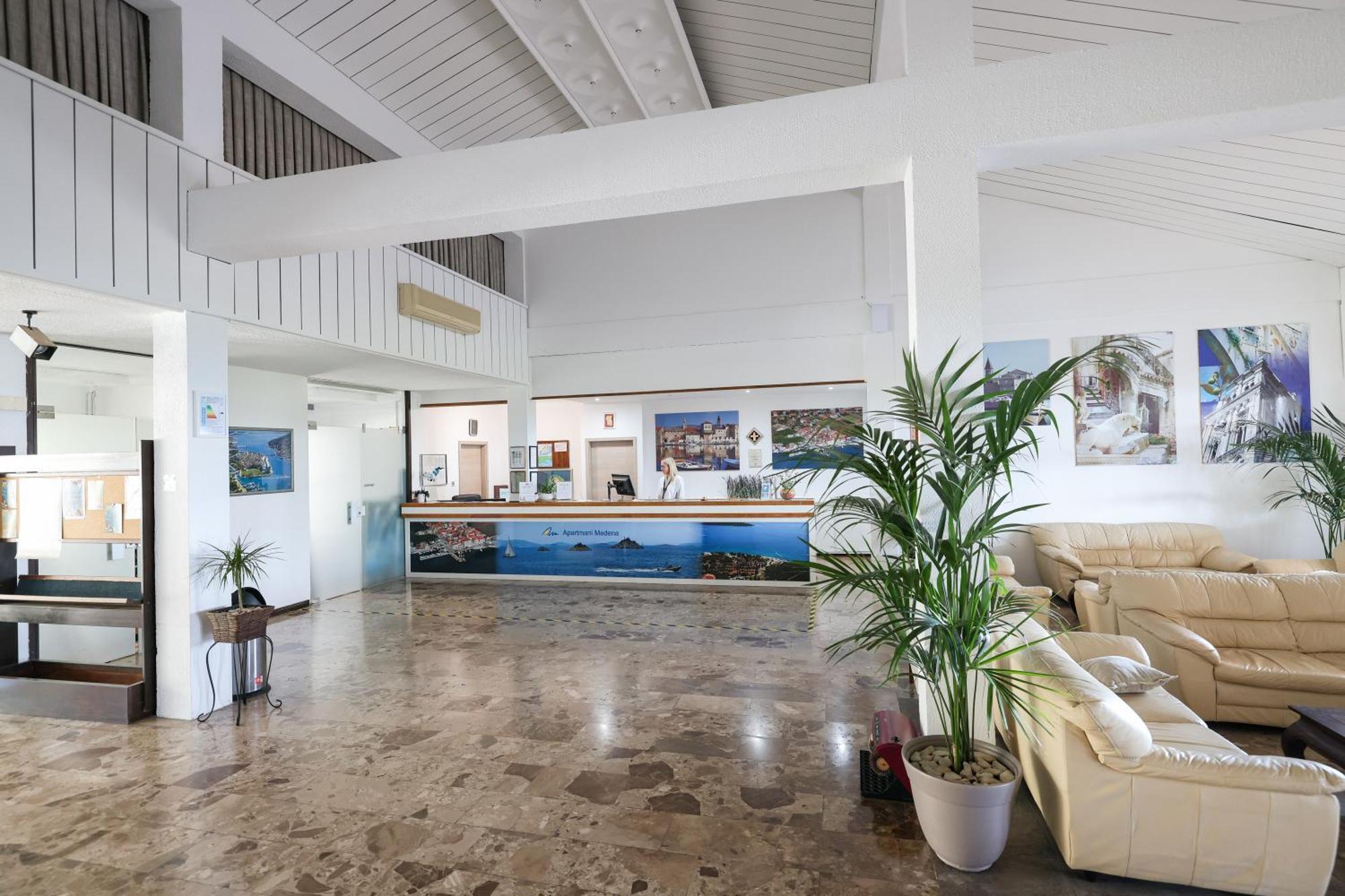 Apartments Medena Budget Trogir Eksteriør bilde