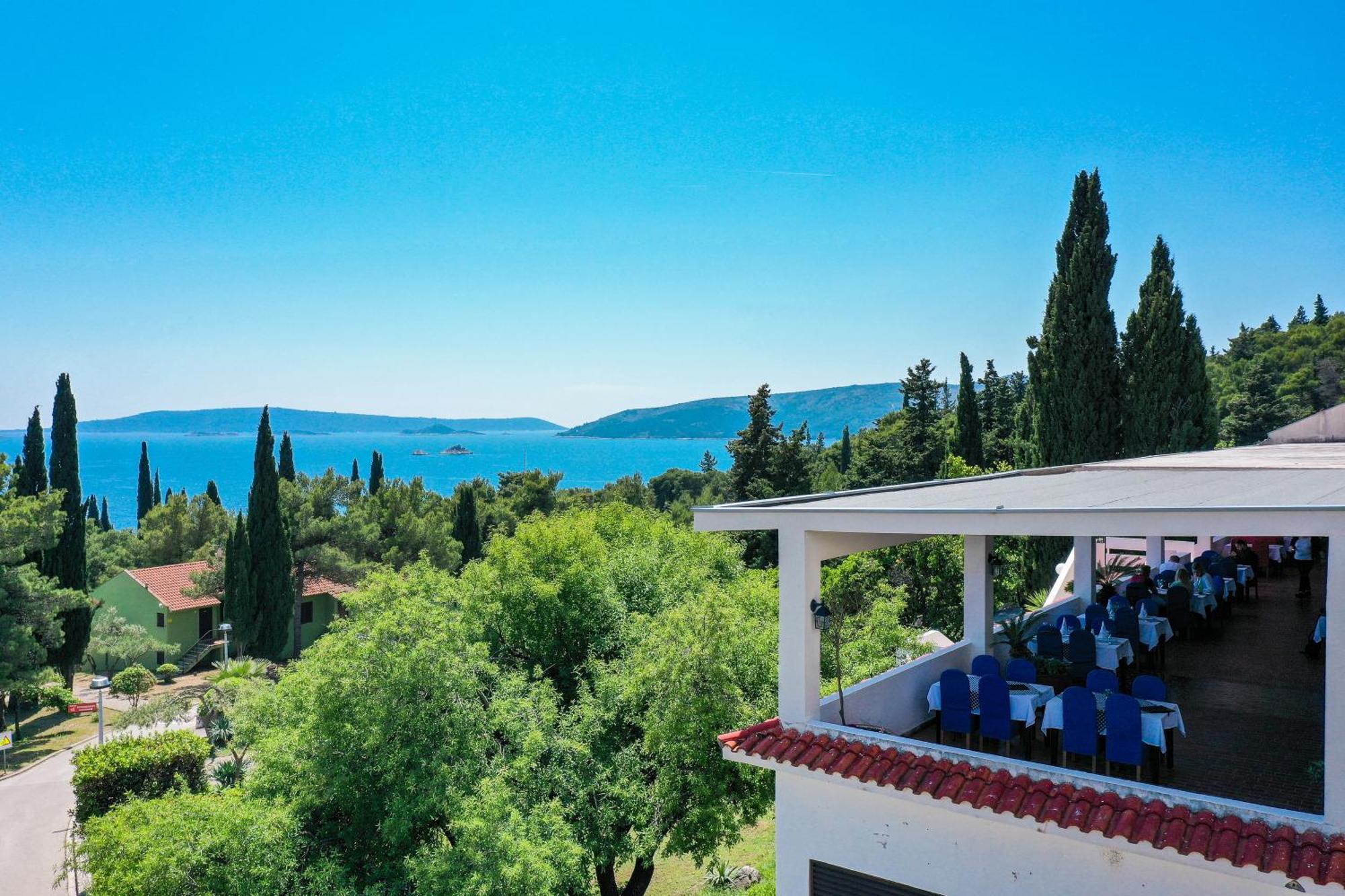 Apartments Medena Budget Trogir Eksteriør bilde