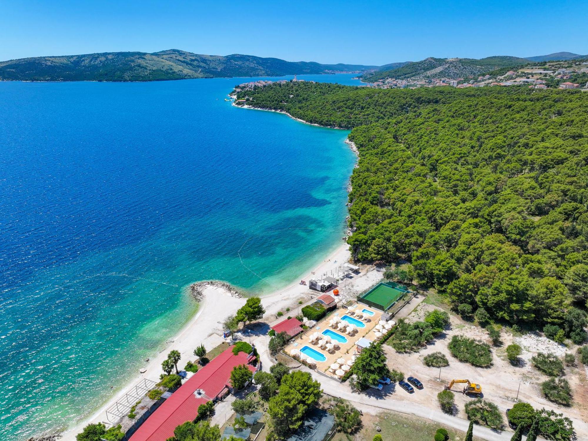 Apartments Medena Budget Trogir Eksteriør bilde