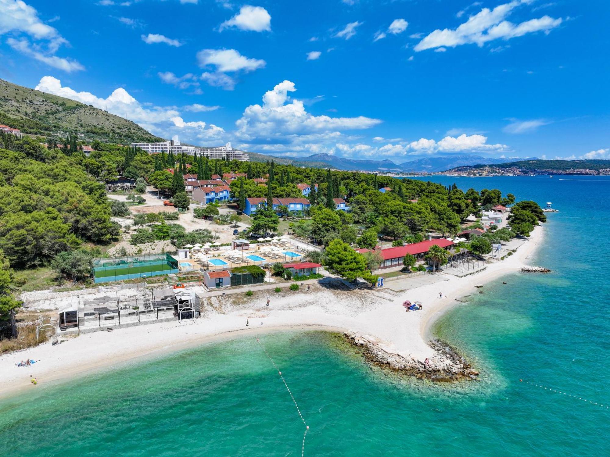 Apartments Medena Budget Trogir Eksteriør bilde